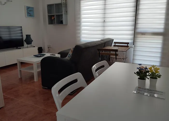 Apartamento Lidia Planta 1, La Carihuela 1ª Linea Playa, Vistas Mar, 1 Dormitorio, 52 M2, 1-3 Huesped, Amplio Balcon, Wifi