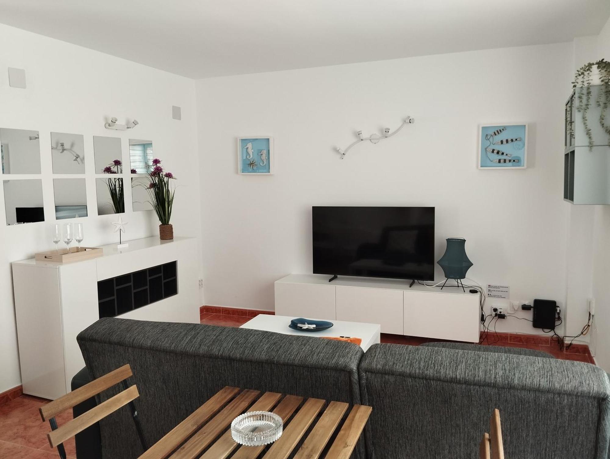 Apartment Lidia Planta 1, La Carihuela 1ª Linea Playa, Vistas Mar, 1 Dormitorio, 52 M2, 1-3 Huesped, Amplio Balcon, Wifi *